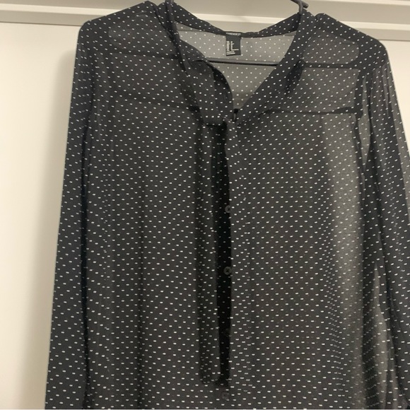 Forever 21–Black & White polka dot button up blouse with tie collar. Size S - Picture 8 of 13